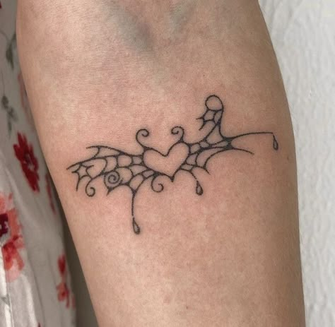 Tim Burton Stick And Poke, Gothy Girly Tattoos, Simple Tattoos Alt, Small Tattoos Emo, Stick N Poke Designs, Cute Emo Tattoos, Small Edgy Tattoos Grunge, Simple Baddie Tattoos, Small Gothic Tattoos Simple