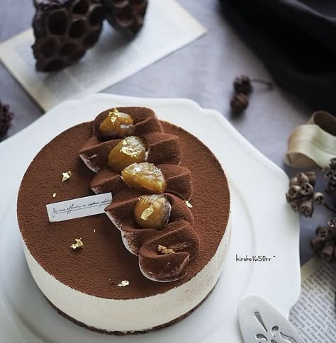 Decorated Tiramisu Cake, Tiramisu Cake Design Ideas, Tiramisu Cake Decoration Ideas, Tiramisu Decoration Ideas, Tiramisu Cake Design, Tiramisu Cake Decoration, Korean Chocolate Cake, Modern Chocolate Cake, Tiramisu Birthday Cake