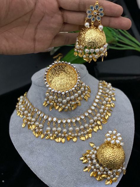 Jaggo Jewelry, Punjabi Jewellery, Wedding Jewellery Designs, Bridal Jewelry Sets Brides, Kundan Jewellery Bridal, Bridal Necklace Designs, Pure Gold Jewellery, Indian Jewelry Earrings, Gold Bangles For Women