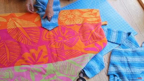 I’m so excited to show you how to make this cool and convenient beach poncho. Learn how to DIY an easy surf towel poncho in this quick tutorial. Surf Poncho Pattern, Towel Poncho, Beach Poncho, Old Towels, Dress Alterations, Poncho Pattern, Cheap Hoodies, Fabric Scissors, Fabric Markers