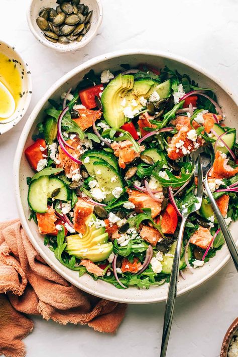 These Greek Salmon Salad Bowls are loaded up with zesty pan-seared salmon, avocado, cucumber, bell pepper, red onion, feta cheese, and tossed with a simple lemon vinaigrette. Quick, easy, healthy, and so delicious! | gimmesomeoven.com Salmon Avocado Cucumber, Greek Salmon, Salad Salmon, Salad Meals, Grain Bowl Recipe, Salmon Bowls, Avocado Cucumber, Salmon Bowl, Salmon Avocado