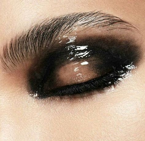 Crystal Eye Makeup, Dark Couture, Glossy Eyeshadow, Makeup Artistic, Glossy Eyes, Carnival Makeup, Avant Garde Makeup, Theatrical Makeup, Glossy Makeup