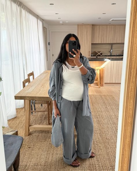 Monikh | Thankful for the slightly cooler weather this week 🧊 | Instagram Cool Maternity Outfits, Chic Pregnancy Outfits, Maternity Clothes Summer, Oversized Long Sleeve Shirt, Maternity Chic, Stylish Maternity Outfits, Europe Outfits, Maternity Outfits, Summer Pregnancy