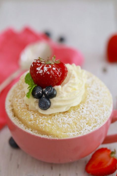 Microwave Sponge Cake, Microwave Cake Recipe, Easy Mug Cake, Microwave Cake, Bigger Bolder Baking, Mug Cake Microwave, Single Serve Desserts, Sponge Cake Recipes, Mug Recipes