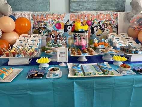 Bluey Birthday Candy Table, Bluey Birthday Party Food, Birthday Party Food Table, Candy Table Ideas, Birthday Candy Table, Fiesta Bluey, Party Food Table, Bluey Bluey, Bluey Birthday Party