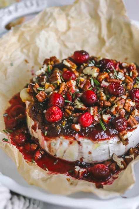 This easy cranberry pecan baked brie is a festive appetizer for the holiday season! You only need 5 key ingredients plus a garnish to make it! Cranberry Pecan Baked Brie, Holiday Brie, Brie With Cranberries, Baked Brie Cranberry, Easy Thanksgiving Recipes Appetizers, Honey Appetizers, Cranberry Appetizer, Thanksgiving Recipes Appetizers, Family Recipies