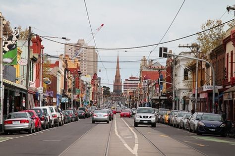 Melbourne, Austrália -Brunswick Street, Fitzroy, Melbourne Check. Melbourne Fitzroy, Melbourne Life, Fitzroy Melbourne, Melbourne Street Art, Bourke Street Melbourne, Melbourne Markets, Brunswick Street, Bubble Vase, Melbourne Flinders Street Station