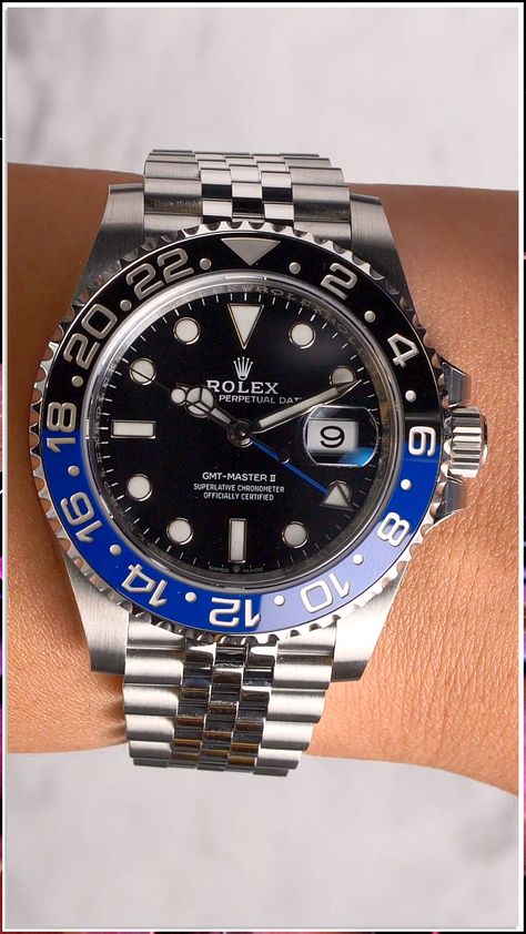 Looking for a high-quality diamond watch? Look no further than Rolex! These watches are made with the best materials and craftsmanship, and are sure to make a statement. Rolex Diamond Watch, Rolex Datejust Men, Rolex Batman, Stylish Watches Men, Rolex Oyster Perpetual Date, Used Rolex, Rolex Milgauss, Rolex Diamond, Diamond Watches