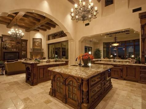 Mansions Kitchen, Kitchen Design Cozy, Tuscan Houses, Decoration Video, Cozy Kitchen Decor, Tuscan Kitchen Design, Tuscan Style Homes, Hacienda Style Homes, Lush Landscape