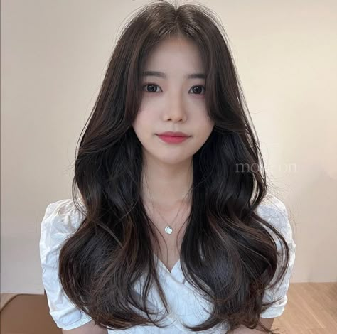 Korean Hair Ideas, Korean Haircut Long, Korean Wavy Hair, Hairstyle Korean, Korean Long Hair, Wavy Haircut, Korean Hairstyles, Bold Hair Color, Brown Hair Looks