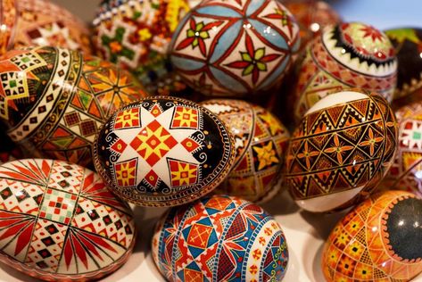 Toronto woman passes on the traditions of the Ukrainian Easter Egg | The Star Canadian Cuisine, Painted Eggs, Ukrainian Easter, Pysanky Eggs, Ukrainian Easter Eggs, Easter Egg Crafts, Star Food, Egg Crafts, Ukrainian Art