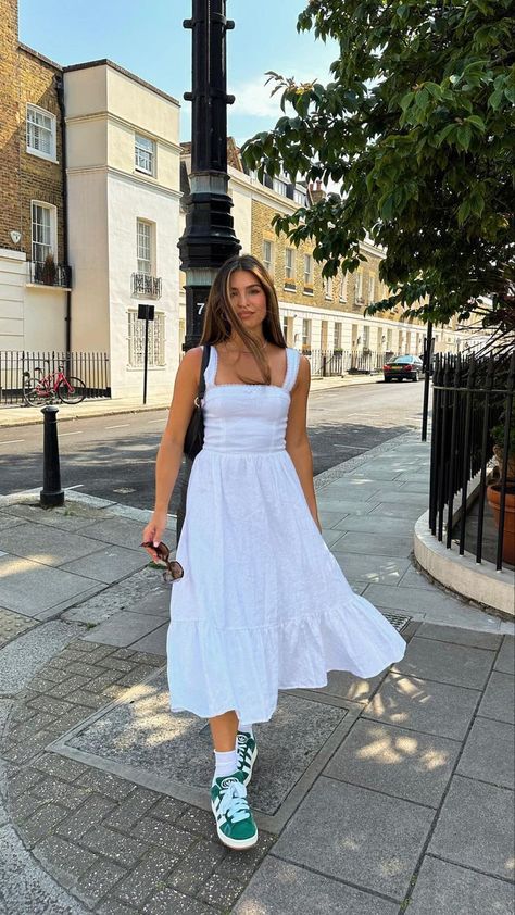 How To Style A White Dress, White Summer Dress Outfit, Elegantes Outfit Damen, Elegant Classy Outfits, Summer Office Outfits, Work Outfits Women Summer, Chic Business Casual, Casual Outfits For Work, Office Casual Outfit