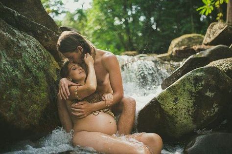 Hippie Pregnancy, Hippie Couple, Prenatal Massage, Moda Hippie, Motherhood Photography, Pregnant Couple, Babymoon, Pregnancy Shoot, Maternity Pictures