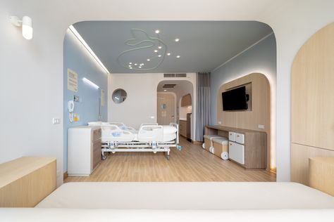 Children Hospital Design, Healthcare Interior Design, Modern Hospital, Pretty Furniture, Hospital Architecture, Children Hospital, Maternity Hospital, Hospital Interior, Four Rooms