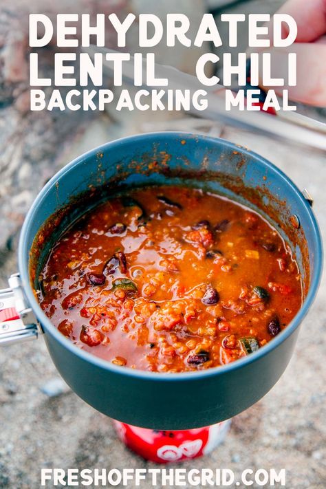 This dehydrated lentil chili is a warm and hearty backpacking meal that's loaded with plant-based protein to keep you fueled on the trail. Cheap to make, quick to cook, and guaranteed to fill you up! Dehydrated Chili Recipe, Hiking Food Backpacking Meals, Dehydrated Chili, Red Lentil Chili, Vegan Backpacking Food, Backpacking Recipes, Meal Vegetarian, Dehydrated Meals, Trail Food