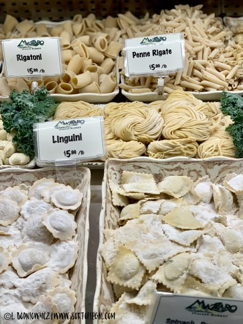 Italian Market Design, Italian Farmers Market, Italian Food Pasta, Italian Shopping, Italian Market Aesthetic, Italy Market, Italian Bakery Aesthetic, Italian Shop, Italian Products