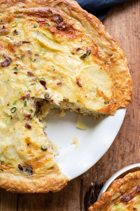 Potato Onion Quiche, Potato Leek Quiche, Sausage Potato Quiche, Bacon Gouda Quiche, Unique Quiche Recipes, Dinner Quiche Recipes, Potato Quiche Recipes, Potato Bacon Quiche, Green Onion Quiche