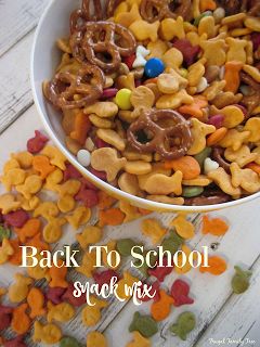 Trail Mix With Goldfish, Snack Mix With Goldfish Crackers, Goldfish Snack Mix Recipes, Trail Mix Kids, Snacks Easy Quick, Goldfish Snack, Snack Mix Recipe, Pretzel Snacks, Goldfish Crackers