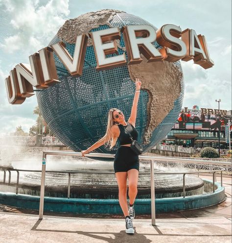 Orlando Florida Aesthetic Outfits, Universal Studio Outfits, Universal Orlando Outfit, Universal Outfits, Florida Photoshoot, Bachelorette Vibes, Birthday Pose, Universal Studios Orlando Trip, Disney Poses