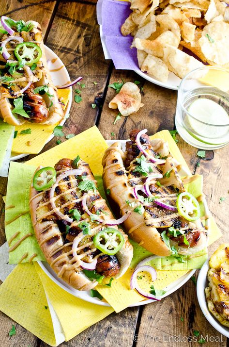 Unique Hot Dog Toppings, Unique Hot Dogs, Gourmet Hot Dogs, Hot Dog Toppings, Food Swaps, Chicken Sandwiches, Hot Dog Recipes, Summer Recipes Dinner, Grilled Pineapple