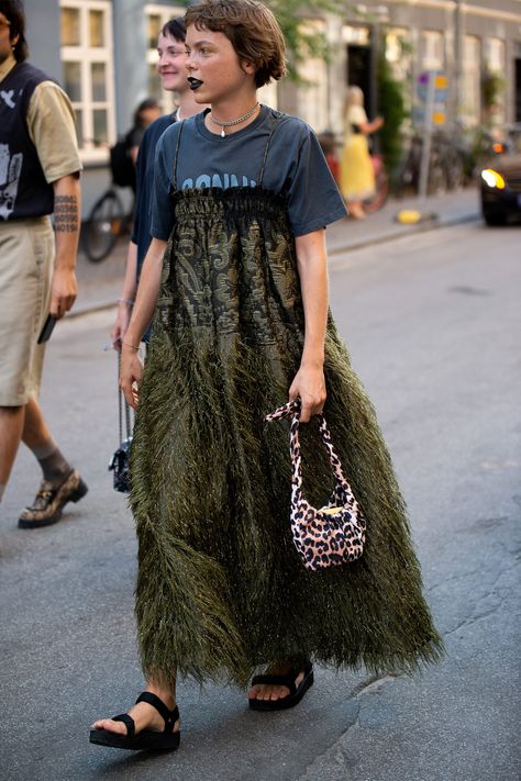 20 Summer Outfit Ideas To Steal From Copenhagen’s Coolest #refinery29 https://www.refinery29.com/en-us/2020/08/9964296/copenhagen-fashion-week-street-style-spring-summer-2021#slide-6 Chic Oversized Maxi Dress, Mesh Dress Street Style, Crochet Dress Street Style, Lace Dress Street Style, La Street Style Summer, Maxi Skirt Street Style 2022, Fashion Week Outfit Ideas, Cool Street Style, Summer Street Style