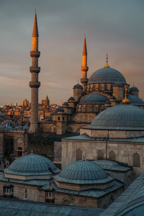 Turkish Buildings, Turkish Landscape, Mosque Design Islamic Architecture, Turkish Architecture, Istanbul Turkey Photography, Istanbul Photography, Mosque Art, Qur'an Photography, Blue Mosque