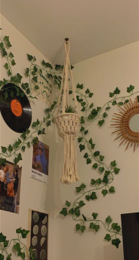 Bedroom Wall Vines, Leaf Vines Decor Bedroom, Leaf Room Aesthetic, Vines In Bathroom, Vines In Bedroom Corner, Ivy Wall Bedroom, Photowall Aesthetic, Vines On Wall, Leaves Bedroom Decor