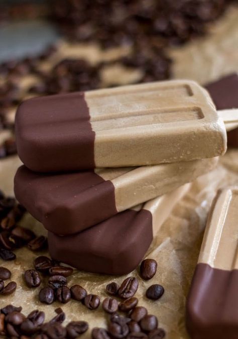 Who needs Starbucks when you have these? Cool Coffee treats Iced Coffee Popsicles, International Delight Iced Coffee, Mocha Iced Coffee, Creamy Popsicles, Coffee Popsicles, Homemade Popsicles, Popsicle Recipes, Ice Cream Popsicles, Köstliche Desserts