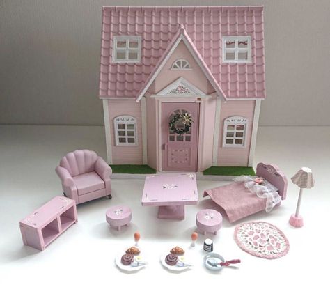 Pink Sylvanian Families, Sylvanian Family House, Calico Critters House Makeover, Doll House Aesthetic, Sylvanian Families House, Pink Dollhouse, Soft Kidcore Aesthetic, Calico Critters Families, Sylvanian Family