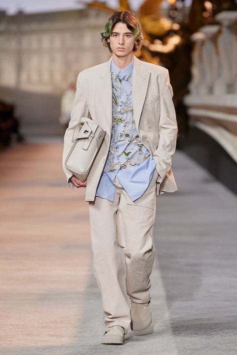 Dior Men Fall 2022 Menswear Collection | Vogue Vogue Runway Men, Model Men Runway, Award Show Outfits Men, Men’s Runway, Fashion Men 2022, Men’s High Fashion, Vogue Men Fashion, Prom Men Outfit Ideas, Men Fashion Runway