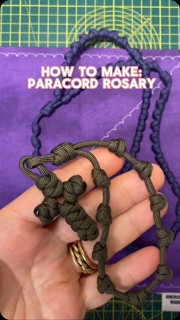 Paracord Projects Diy, Paracord Rosary, Paracord Bracelet Patterns, Diy Bracelets With String, Pocket Rosary, Paracord Bracelet Diy, Diy Friendship Bracelets Tutorial, Braided Bracelet Diy, Paracord Tutorial