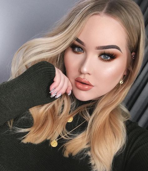 523.8 mil Me gusta, 2,483 comentarios - NikkieTutorials (@nikkietutorials) en Instagram: "fall vibes ✨ there’s a NEW video up on my channel link in bio! go ahead and give it a thumbs…" Nikkie Tutorials Makeup, Make Com Glitter, Brown Matte Lipstick, Nikkie Tutorial, Makeup Headband, Carnival Makeup, Fall Makeup Looks, Makeup Pro, Fall Makeup