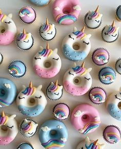 Donut Decorating Ideas, Fancy Donuts, Donuts Gourmet, Rainbow Donut, Unicorn Desserts, Pastel Cupcakes, Donut Decorations, Cute Donuts, Story Design