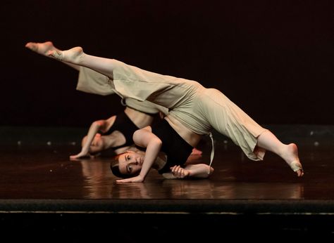 Contemporary Dancer Lifestyle Aesthetic, Dance Photography Contemporary, Dance Contemporary Aesthetic, Lyrical Dance Aesthetic, Dance Aesthetic Contemporary, Contemporary Dancers Aesthetic, Modern Dance Aesthetic, Jazz Dance Aesthetic, Baile Aesthetic