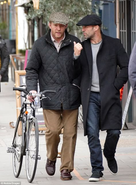 Older Men Style, Flat Cap Men Outfit, Attractive Outfits, Fashion For Men Over 40, Men Outfit Ideas, Guy Ritchie, Men Stylish Dress, Mens Fashion Inspiration, Jason Statham