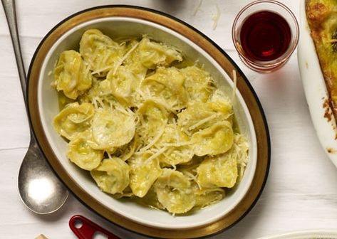 Ricotta Tortelloni Tortelloni Recipes, Mantu Recipe, Making Ravioli, Pasta Food Recipes, Fresh Pasta Dough, Parsley Recipes, Ricotta Recipes, Parmesan Recipes, Pasta Food