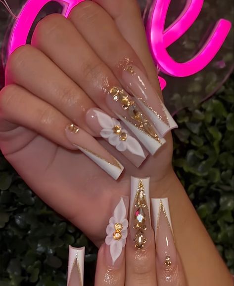 White And Gold Long Nails, White And Gold Quince Nails, White French Tip With Gold Charms, White Nails With Gold Rhinestones, Gold Nails With Flowers, Yellow Quince Nails, White And Gold Birthday Nails, Gold And White Nails Acrylic, White Gold Nails Design