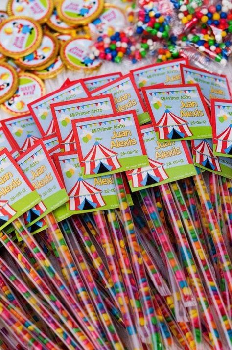 Circus baby shower Carnival Party Foods, Circus Party Decorations, Circus Birthday Party Theme, Carnival Birthday Party Theme, Circus Carnival Party, Carnival Decorations, Clown Party, Circus Theme Party, Carnival Themed Party