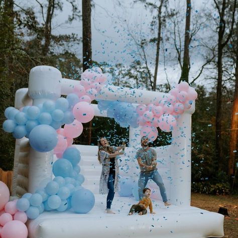 Gender Reveal Bounce House, Gender Reveal Backdrop, White Bounce House, Baby Gender Reveal Party Decorations, Baby Nursery Inspiration, Gender Reveal Themes, Bubble House, Bouncy House, Gender Reveal Party Decorations