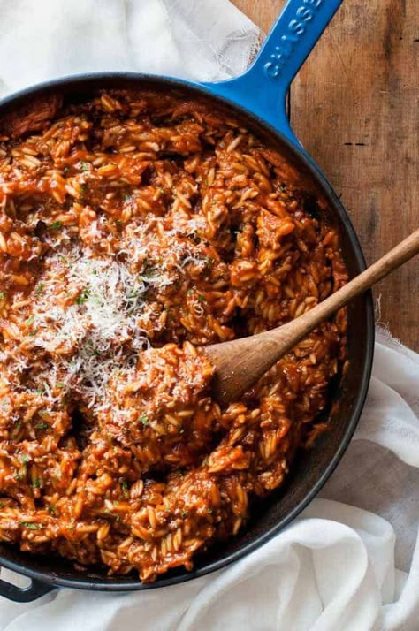 One Pot Bolognaise Orzo (Risoni) - dinner on the table in 20 minutes, from scratch, all made in one pot. Bolognaise Recipe, One Pot Orzo, Risotto Dishes, Easy Weekday Meals, Orzo Recipes, One Pot Dinners, Recipetin Eats, Calorie Meals, One Pot Pasta