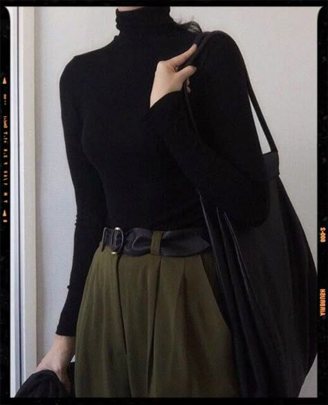 Dark Academy Oxford Aesthetic Outfit, Transfem Outfits, Green Witch Aesthetic Outfit, Orchestra Concert Outfit, Estilo Vamp, Green Academia Aesthetic Outfit, Darkest Academia Outfit, Green Aestethic, Dark Academia Casual