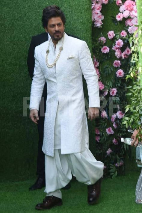 Shah Rukh Khan and Gauri Khan steal the show at Akash Ambani and Shloka Mehta's wedding | Filmfare.com Akash Ambani, India Fashion Men, Ambani Wedding, Gauri Khan, Mens Indian Wear, Sherwani For Men Wedding, Wedding Kurta For Men, Groom Dress Men, Indian Groom Wear