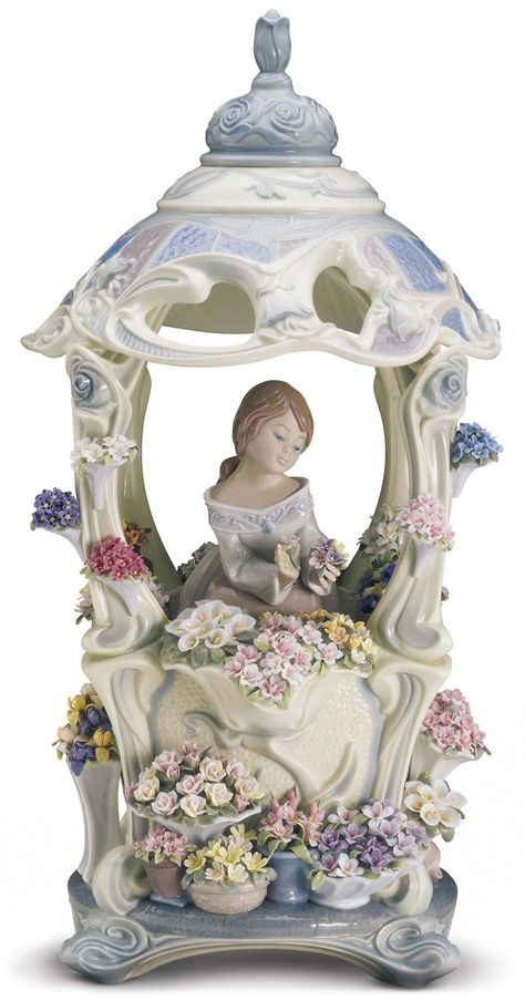 10 Rarest and Most Valuable Lladro Figurines: Value Guide Lladro Display Ideas, Lladro Porcelain, Buster Brown, Fantasy Figures, Lladro Figurines, Unique Sculptures, Music And Art, Home Indoor, Animal Figurines