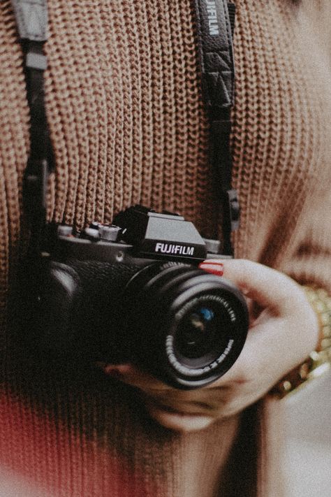 #Fujifilm #leica #fujifilmxt100 #fujifilmcameras #fujifilmx100f #handon #camera #selfies #julialois Fujifilm Aesthetic, Fuji Camera, Fujifilm Camera, Leica, Aesthetic Photography, Selfies, Cameras, Vision Board, Photographer