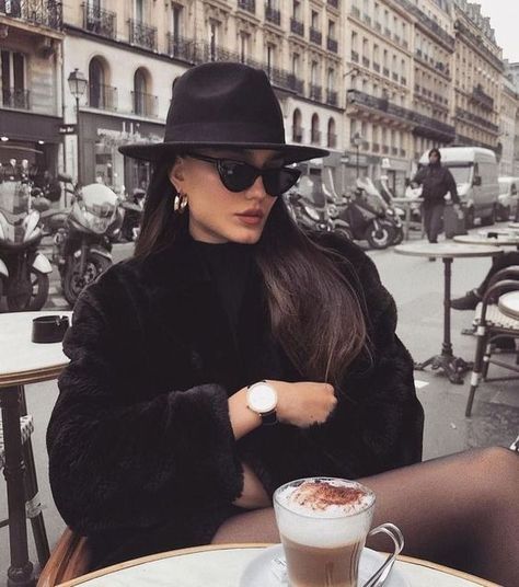 Stylish Spring Outfit, Luxury Lifestyle Women, Rich Girl Lifestyle, A Cup Of Coffee, Brunch Outfit, Outfits With Hats, Looks Chic, 가을 패션, Winter Fashion Outfits