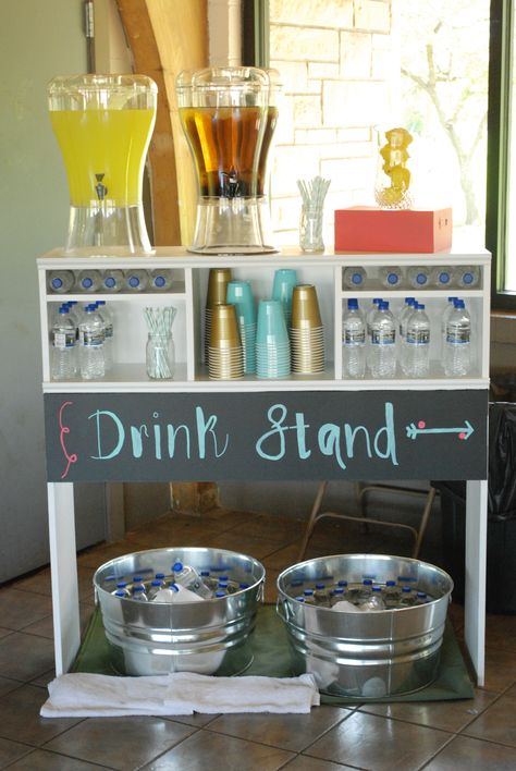 Drink station - grad party Graduation Drink Station Ideas, Beverage Station Party, Cocktail Station, Birthday Party Drinks, Drink Stand, 12 Birthday, Diy Cocktails, Party 2023, Drink Bar