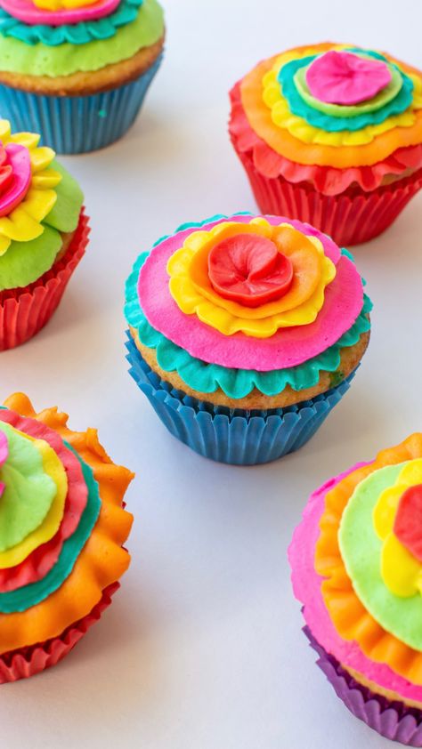 Mexican Flower Cupcakes, Mexican Fiesta Cupcake Ideas, Cinco De Mayo Cupcakes Ideas, Fiesta Party Cupcakes, Girly Fiesta Theme Party, Mexican Party Cupcakes, Fiesta Theme Party Cupcakes, Taco Themed Cupcakes, Mexican Theme Graduation Cake