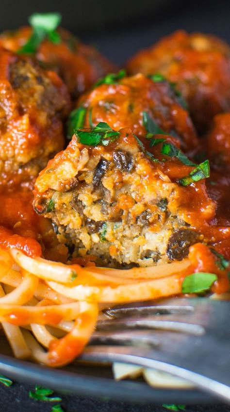 Lunch Italian, Meatballs Dinner, Mushroom Meatballs, Vegetarian Meatballs, Vegetarian Main Dishes, Food Vegetarian, Tasty Vegetarian Recipes, Vegetarian Dinners, Vegetarian Recipes Dinner