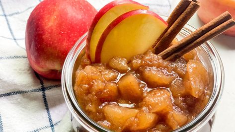 Slow Cooker Chunky Applesauce Recipe Chunky Applesauce Recipe, Chunky Applesauce, Homemade Monkey Bread, Slow Cooker Applesauce, Creamy Tuna Pasta, Applesauce Recipe, Peanut Butter Energy Bites, Apple Sauce Recipes, Crockpot Cooking