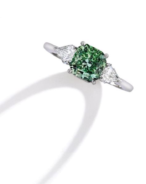 1.6-carat fancy vivid green diamond ring Green Diamond Rings, Colored Diamond Jewelry, Square Diamond Rings, Wedding Rings Princess Cut, Green Ring, Gold Rings Jewelry, Best Engagement Rings, Jewelry Auction, Diamond Anniversary Rings